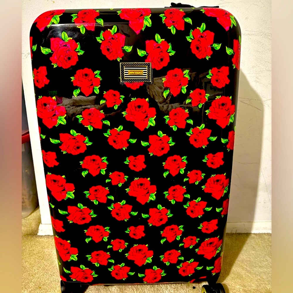 Betsey Johnson roses suitcase New - Picture 2 of 10